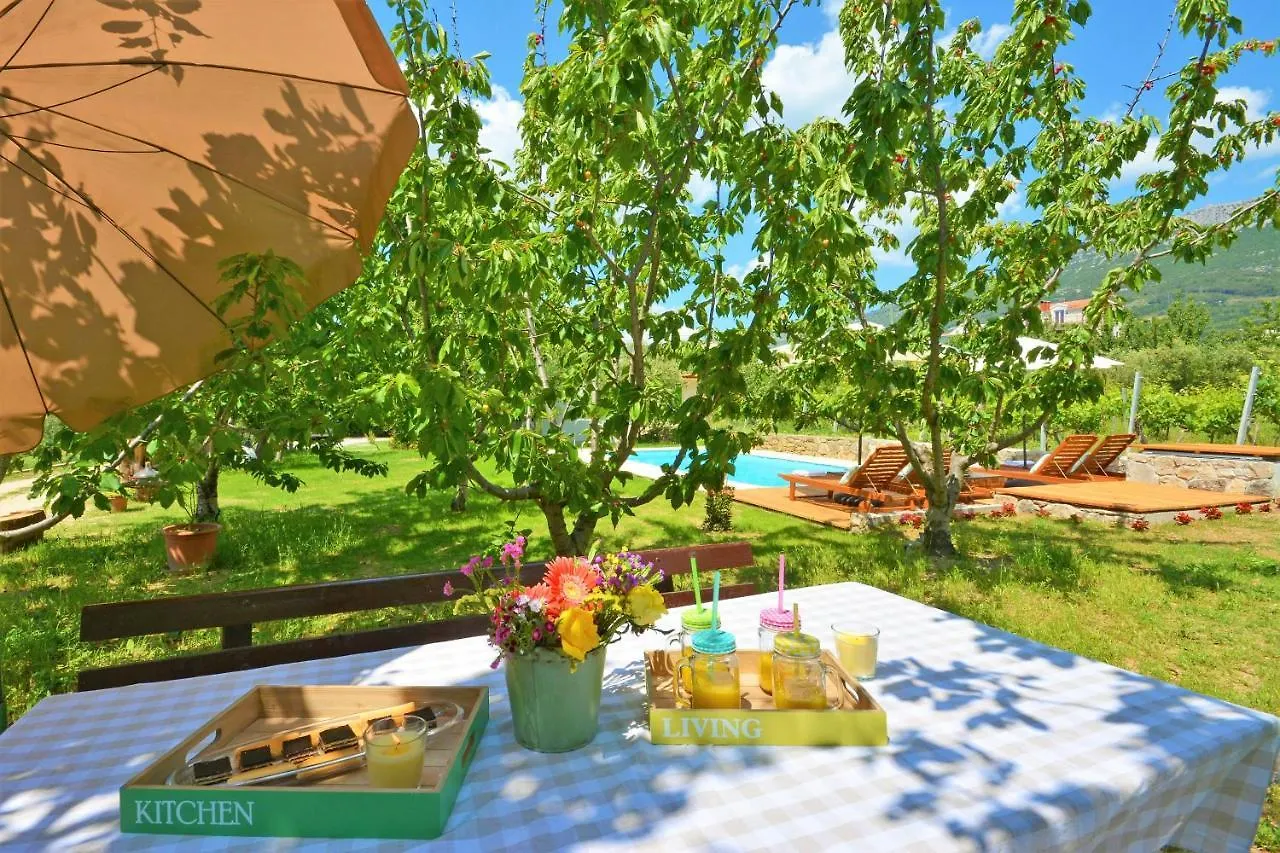 Villa Kucica Kastela